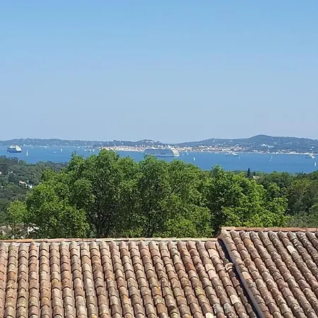 Les Restanques Glycines 2067 *