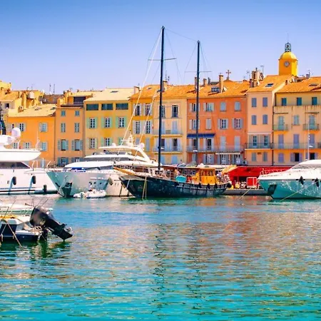 Les Restanques Glycines 2067 *